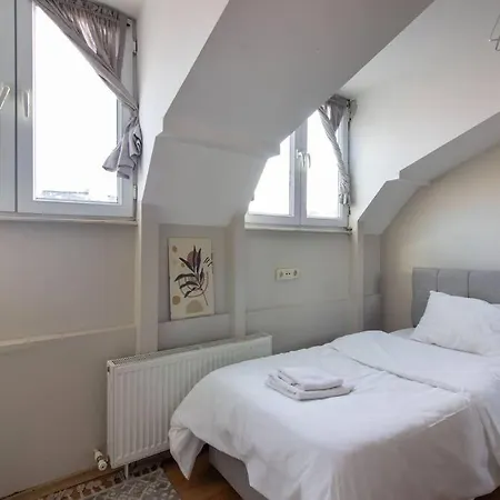 Charming 2br Panoramic Views Penthouse In Maltepe