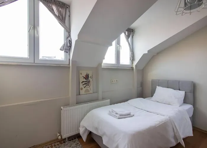 Charming 2br Panoramic Views Penthouse In Maltepe