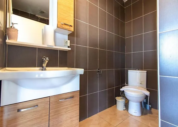 Charming 2br Panoramic Views Penthouse In Maltepe